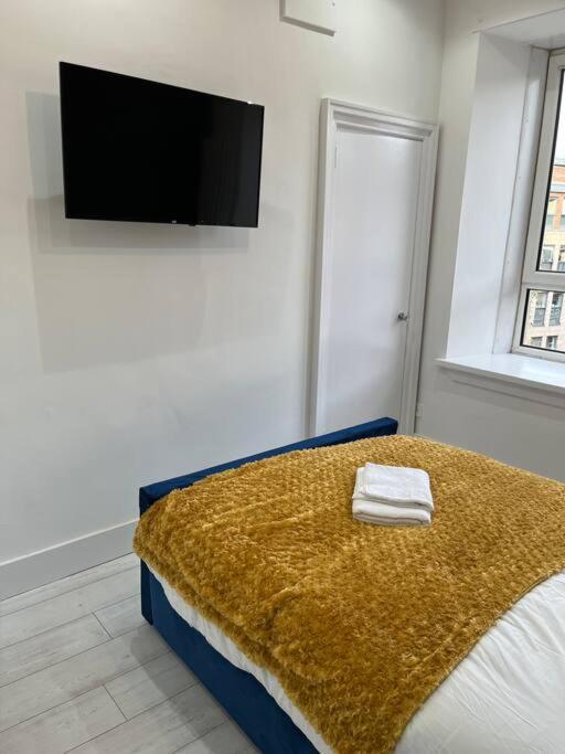 Cheerful 2 Bedroom Homely Apartment, Sleeps 4 Guest Comfy, 1X Double Bed, 2X Single Beds, Parking, Free Wifi, Suitable For Business, Leisure Guest,Glasgow, Glasgow West End, Near City Centre Εξωτερικό φωτογραφία